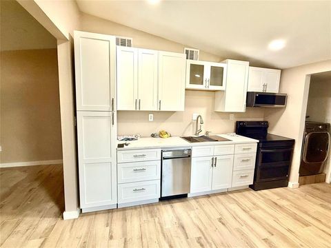 Photo of 150 Harvard Avenue, Lewisville, TX 75057 (MLS # 21228960)