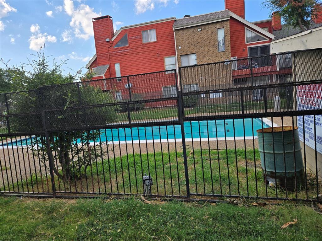 Richland Trace Condos - Residential