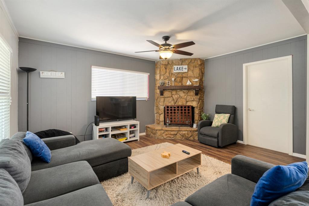 1120 Royal Way