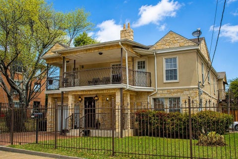 Photo of 2100 Caddo Street, Dallas, TX 75204 (MLS # 21410381)