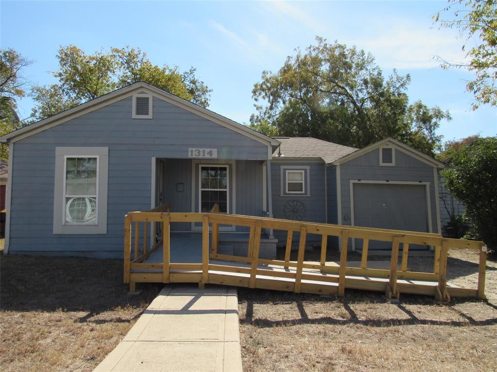 Photo of 1314 Sewanee Drive, Marlin, TX 76661 (MLS # 21421222)