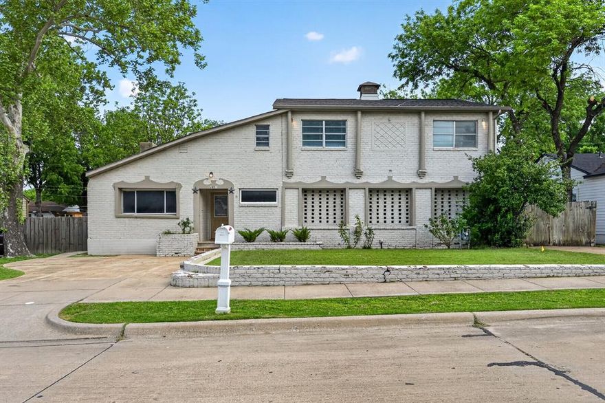 Welcome to this rare 5 Bedroom home with 2 full, 2 half Bathrooms and 2 Cars Garage located within 2 miles from the AT&T Stadium, Globe Life Field, Six Flags and a variety of restaurants.
This home provides easy access to Highway I-30, I-20 and highway 360.
This home features 2 bedrooms downstairs and three bedrooms upstairs with a bonus room. The kitchen includes quartz countertops and stainless steel appliances. Come see this home and all the potential it offers.
Schedule your tour today before this opportunity is gone.
***SELLER OFFERING 5K TOWARDS UPDATES***
                    **Motivated seller**