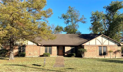 A home in Honey Grove