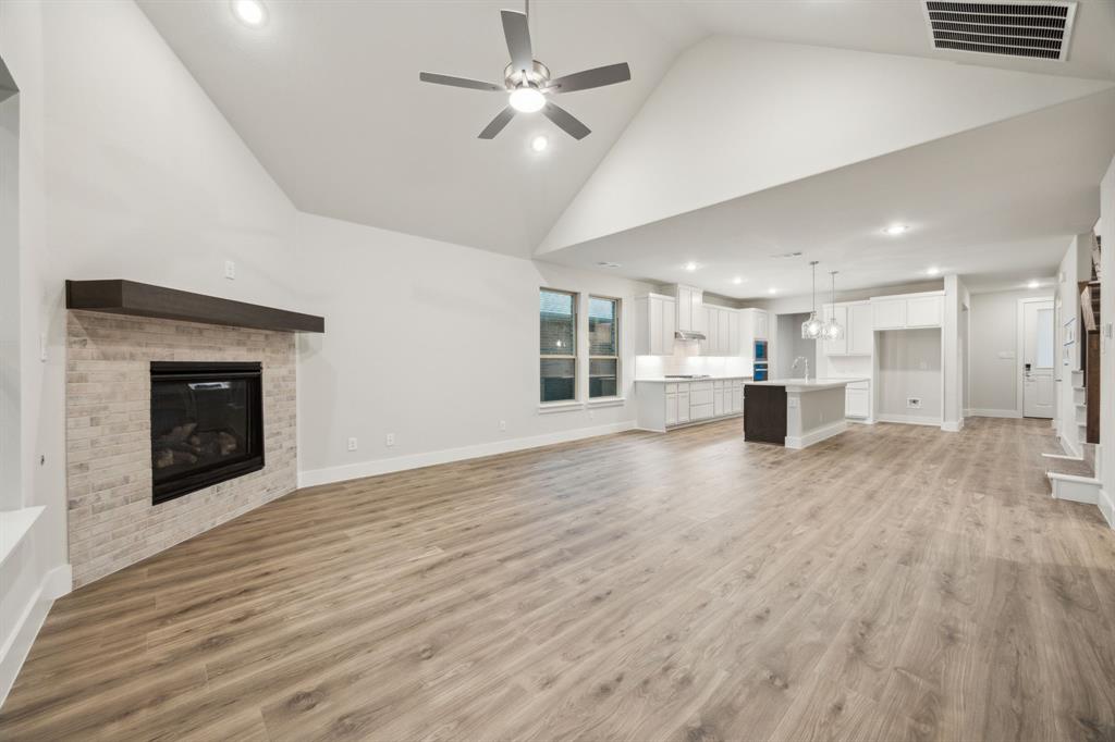 2233 Vista Way