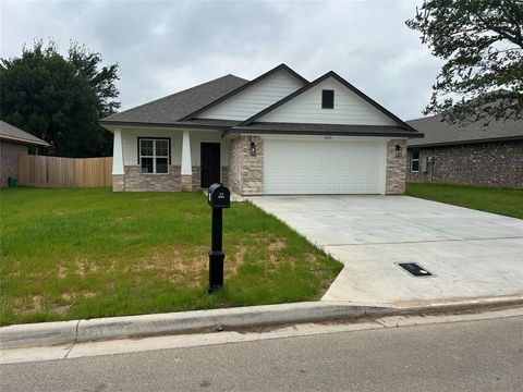 Photo of 409 Conway Street, Lacy Lakeview, TX 76705 (MLS # 21247491)