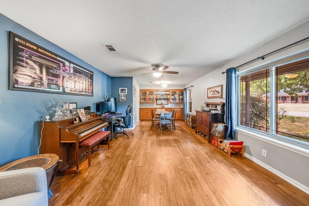 2702 Shoreline Drive