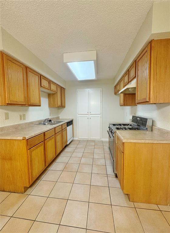 Meadowbrook Estates 4th Inst R - Residential Lease