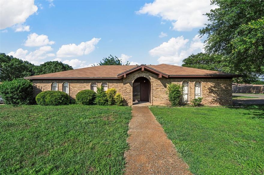 Welcome to this modest 3-bedroom, 2-bathroom home in one of Hewitt's well-established neighborhoods. The home does need some TLC but for an investor or first-time home buyer it is ready for your personal touch.  The living room offers a cozy wood burning fireplace and a spacious kitchen perfect for everyday meals or entertaining. Enjoy outdoor living in the spacious corner lot for relaxing, gardening, or outdoor activities. This house is situated in the highly sought-after Midway ISD and is close to shopping and Hewitt amenities.  Don't miss out on this unique opportunity.