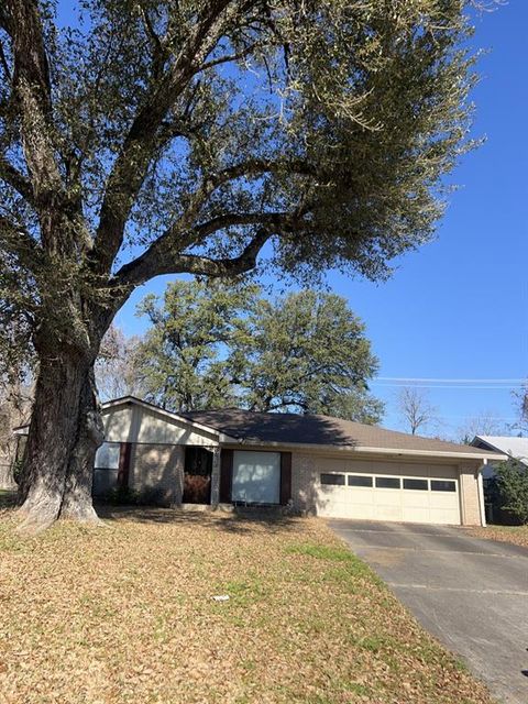 Photo of 1106 Gayle Street, Shreveport, LA 71104 (MLS # 21195372)