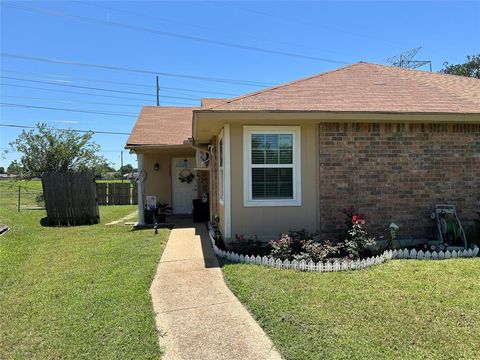 Single Family Residence in Dallas TX 7305 Pineberry Road.jpg