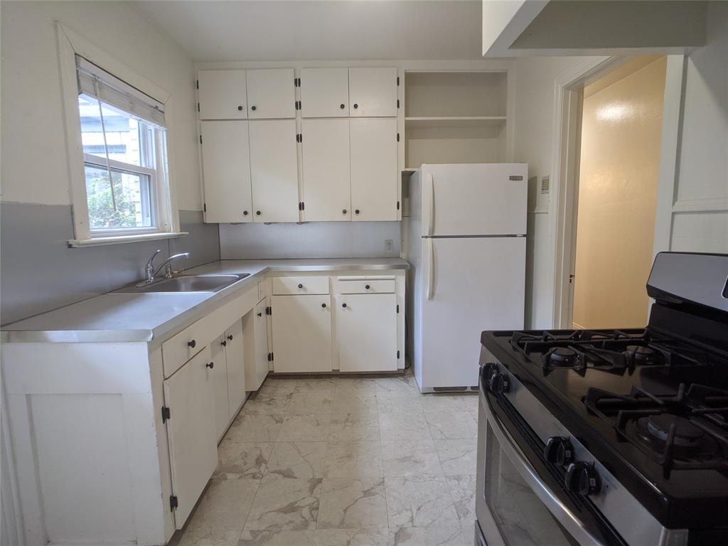 CORWINS - Residential Lease