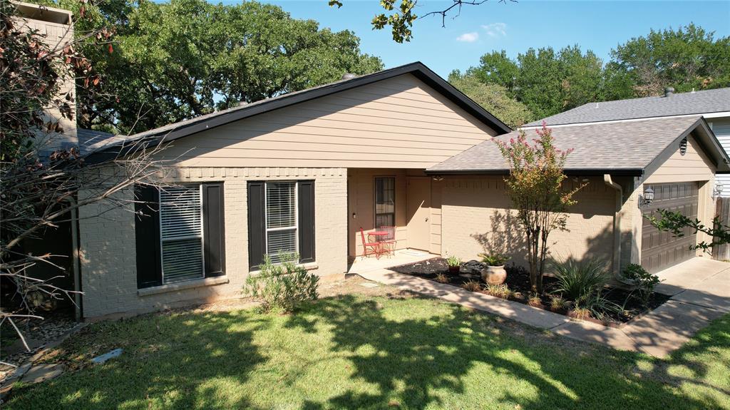 2813 Meandering Way