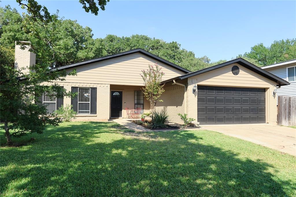 2813 Meandering Way