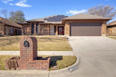 Photo of 6300 Aires Drive, Arlington, TX 76001 (MLS # 21173870)