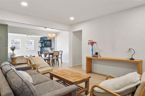 416 Simmons Hurst TX 76053