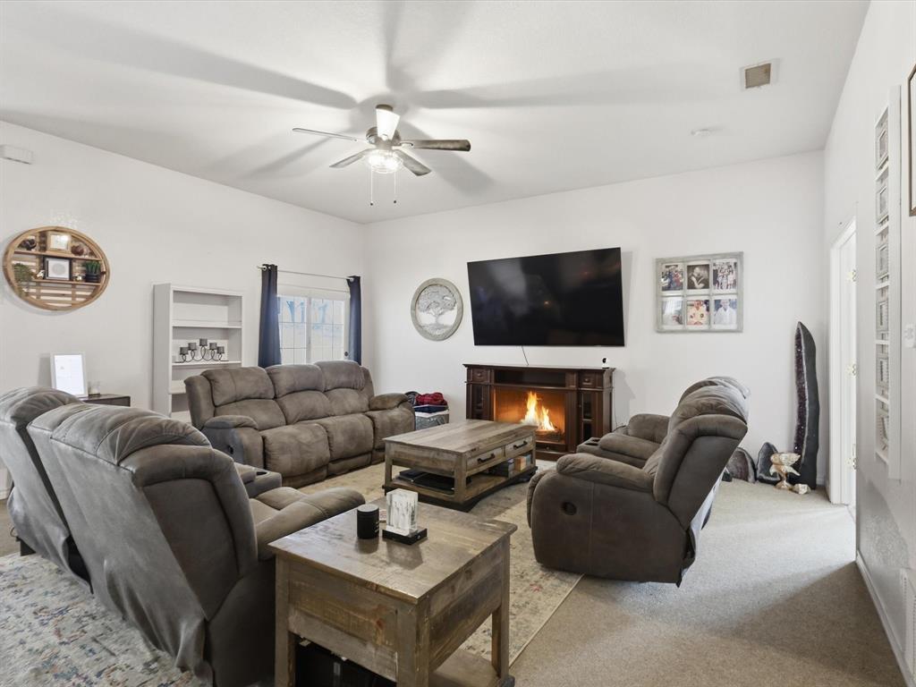 SHORT ROBT T TRL: - Residential