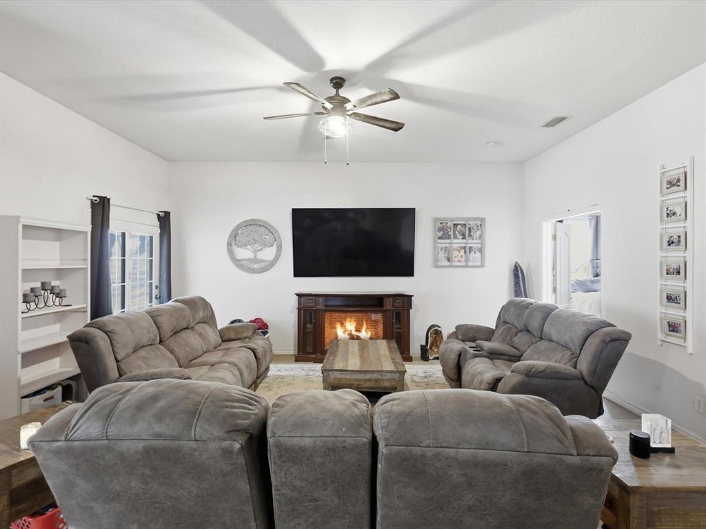 SHORT ROBT T TRL: - Residential