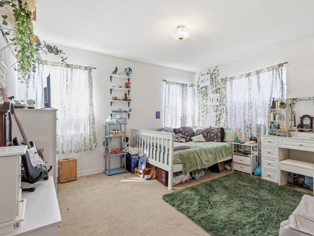 SHORT ROBT T TRL: - Residential