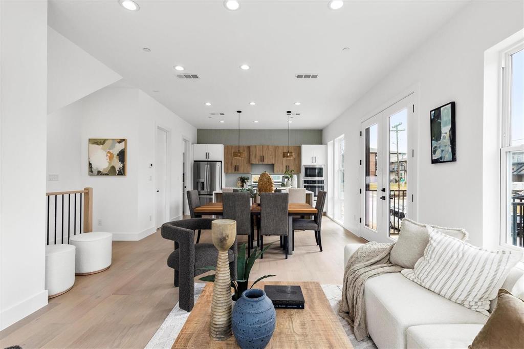 815 E 5th Street