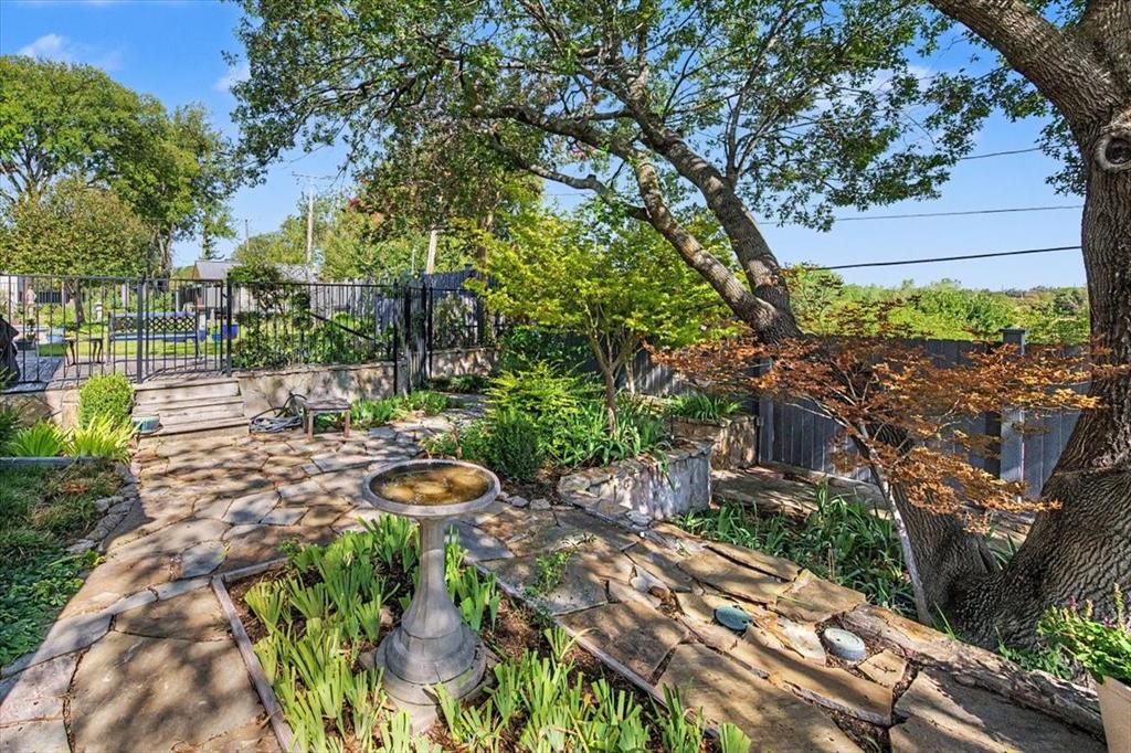 8941 Crest Wood Drive