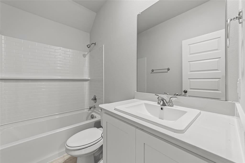 ROLLING RIDGE PHASE 1 - Residential Lease