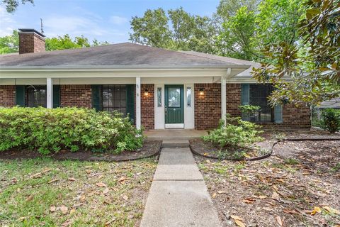 Photo of 15049 Northwood Drive, Tyler, TX 75703 (MLS # 21246131)