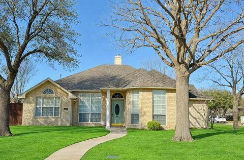 Photo of 321 Tanglewood Street, Denton, TX 76207 (MLS # 21150865)