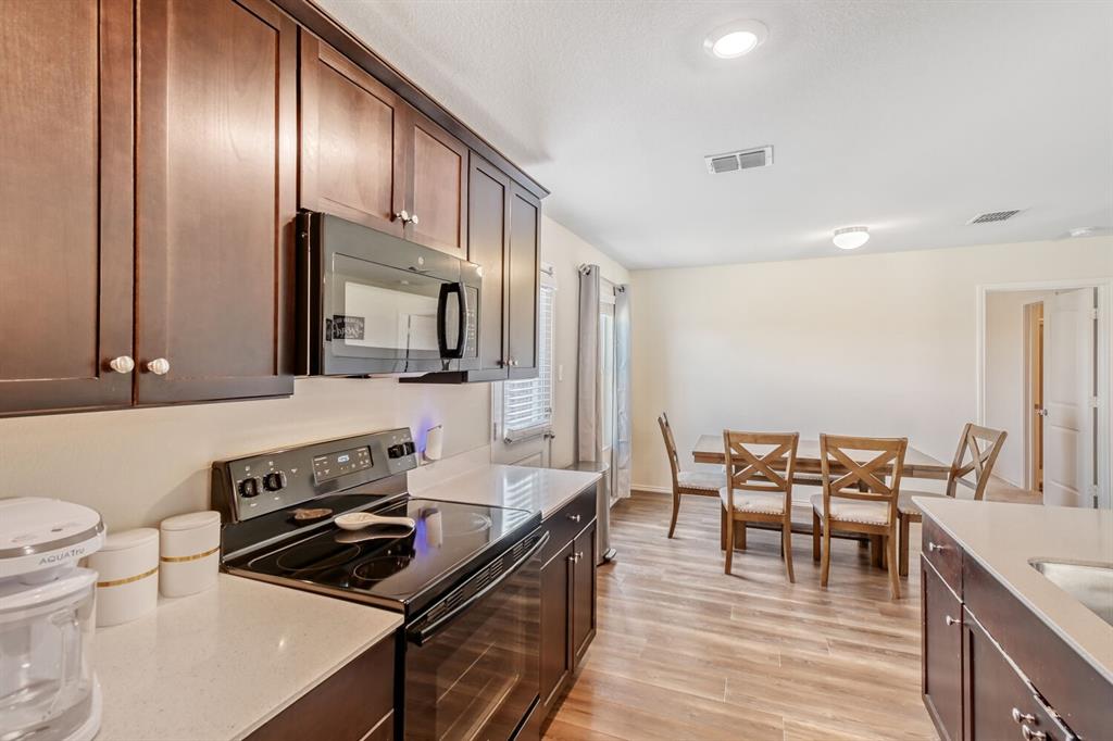 9245 Summerlee Street