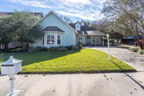 300 E RED BUD Lane Lancaster TX 75146