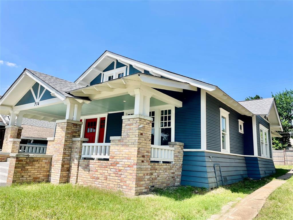 714 Beacon