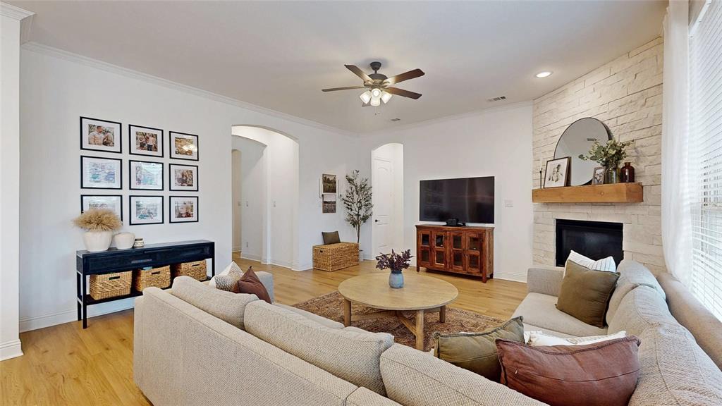 917 Fallbrook Avenue