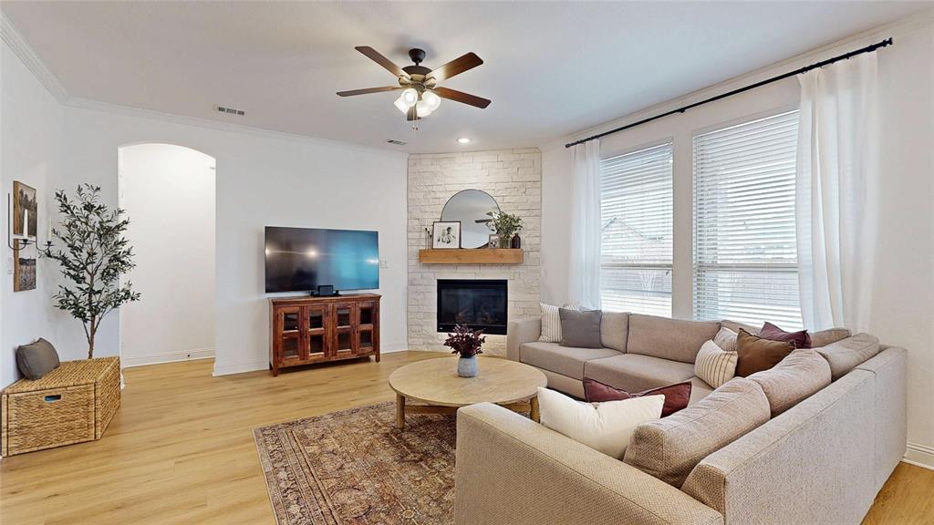 917 Fallbrook Avenue