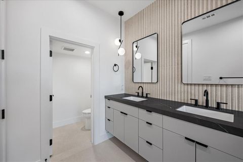 Tiny photo for 4519 Weldon Street, Dallas, TX 75204 (MLS # 21087250)