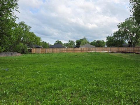 Photo of 3815 Pace Street, Greenville, TX 75401 (MLS # 21238240)