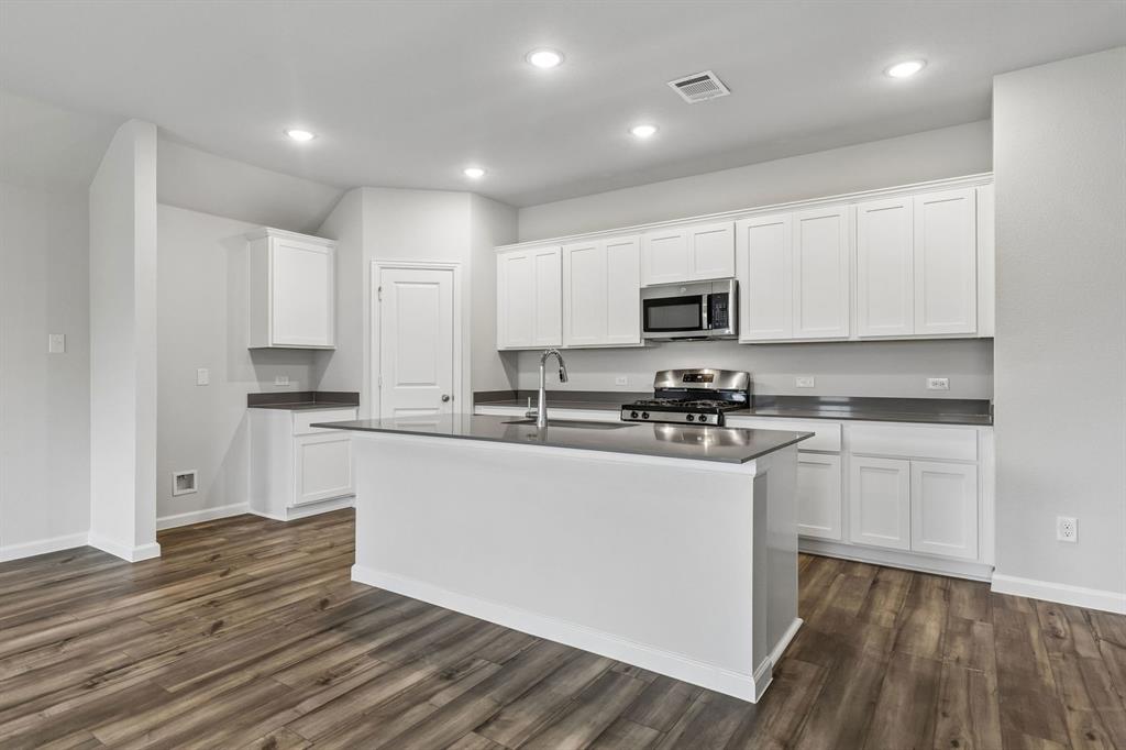 1112 Angus Lane