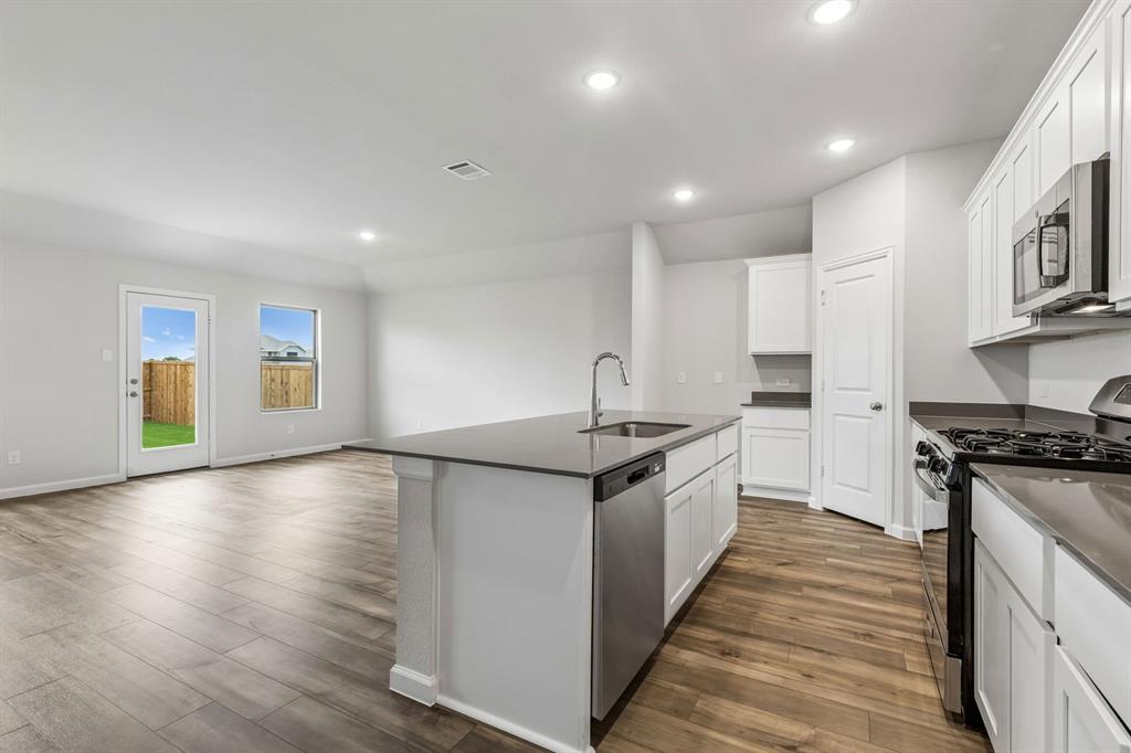 1112 Angus Lane