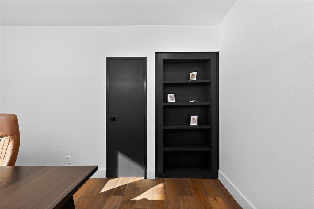 ROYAL LANE HEIGHTS - Commercial Sale