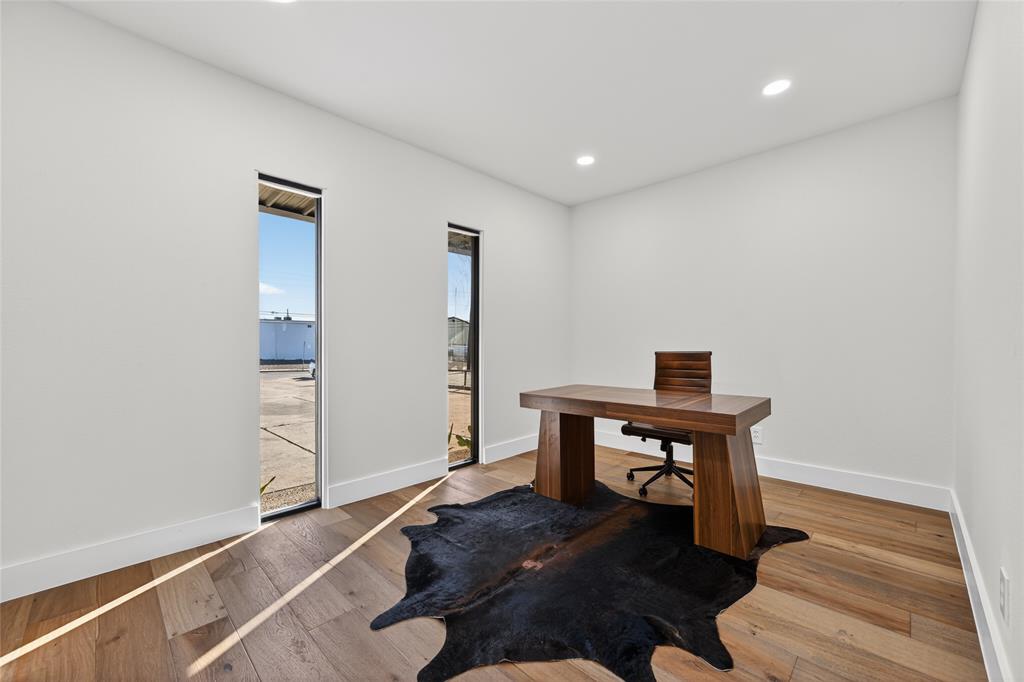 ROYAL LANE HEIGHTS - Commercial Sale