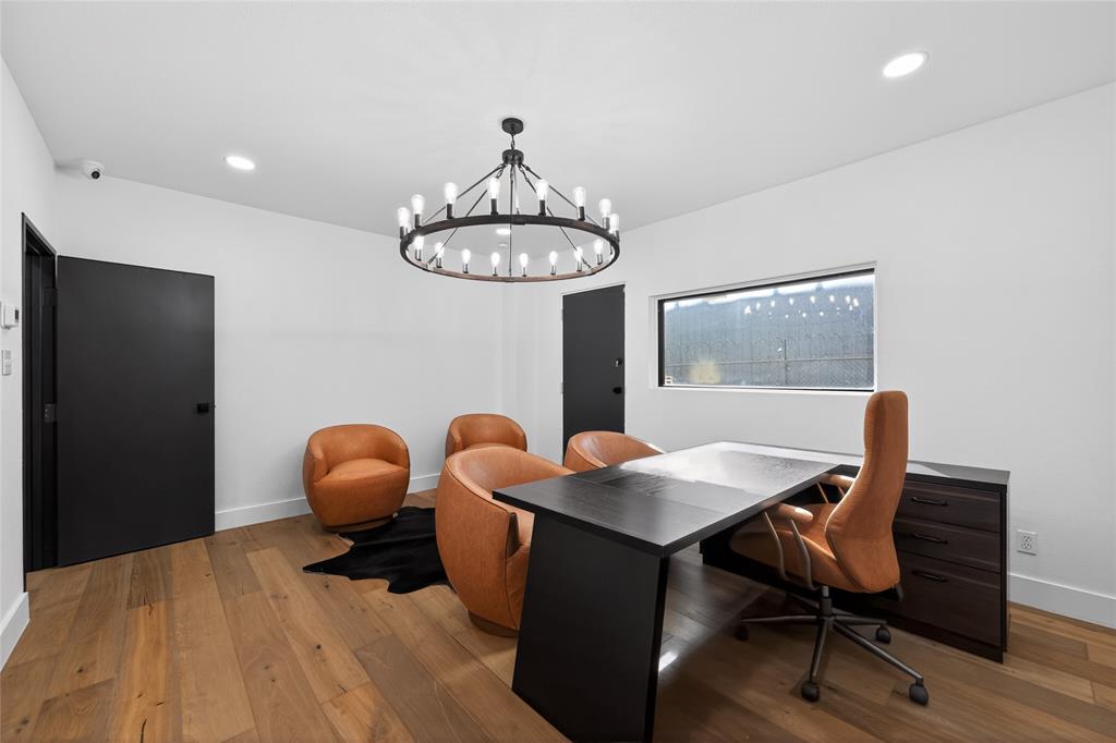 ROYAL LANE HEIGHTS - Commercial Sale