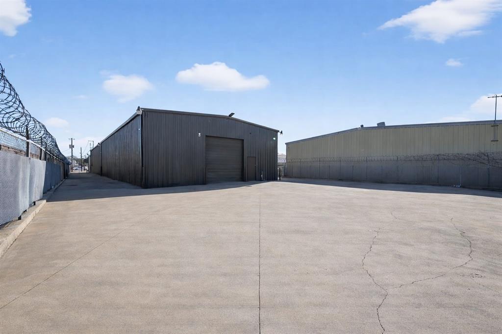 ROYAL LANE HEIGHTS - Commercial Sale