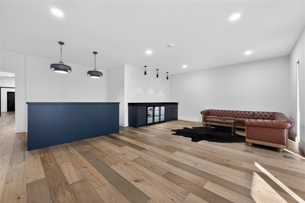 ROYAL LANE HEIGHTS - Commercial Sale