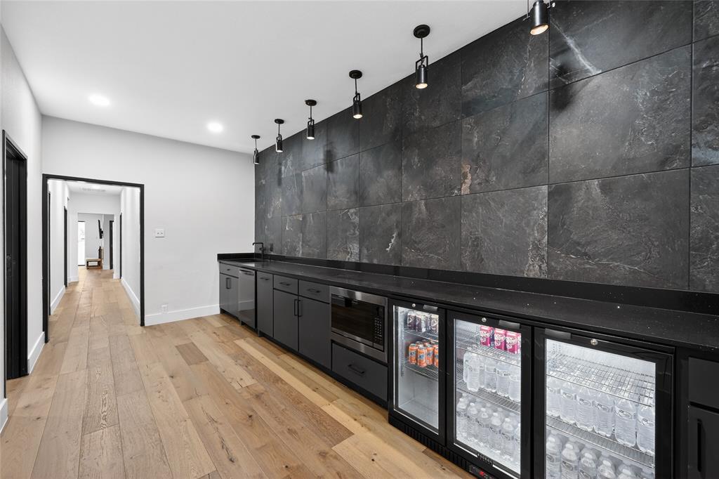 ROYAL LANE HEIGHTS - Commercial Sale