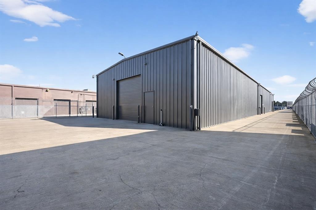 ROYAL LANE HEIGHTS - Commercial Sale