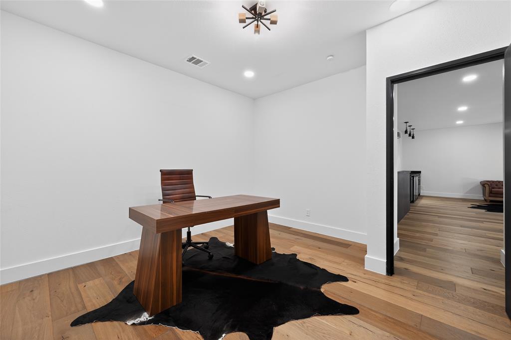 ROYAL LANE HEIGHTS - Commercial Sale