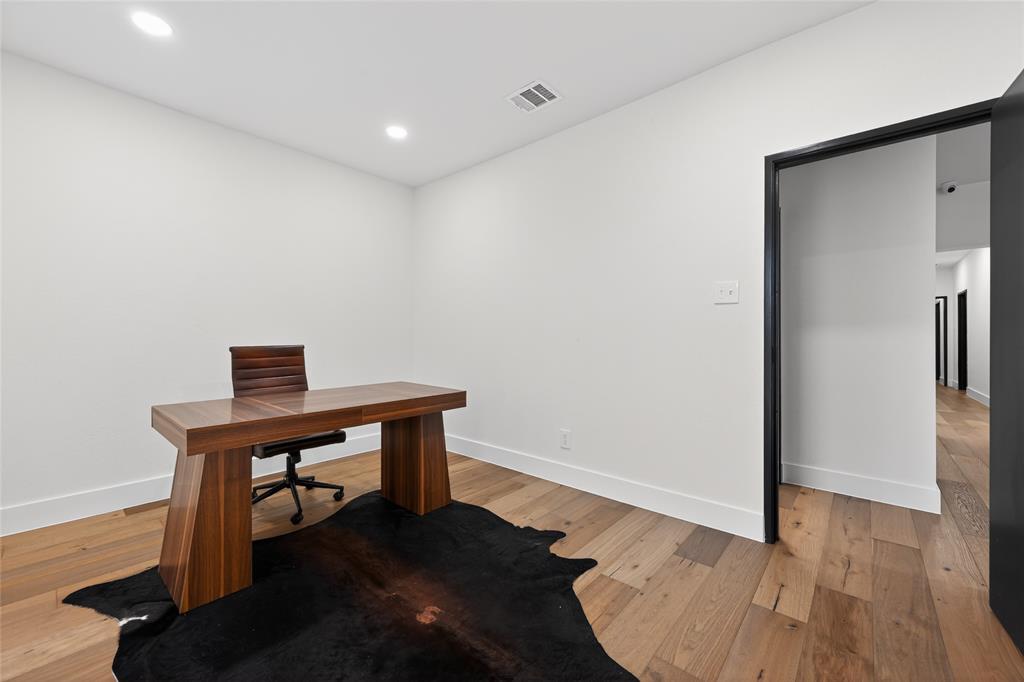 ROYAL LANE HEIGHTS - Commercial Sale