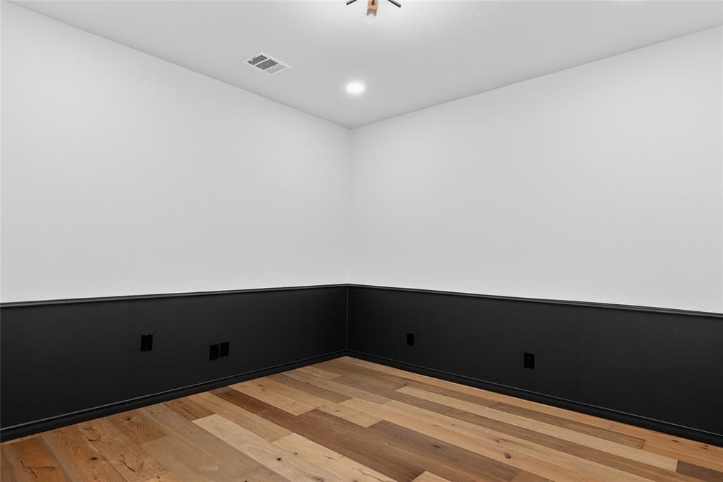 ROYAL LANE HEIGHTS - Commercial Sale