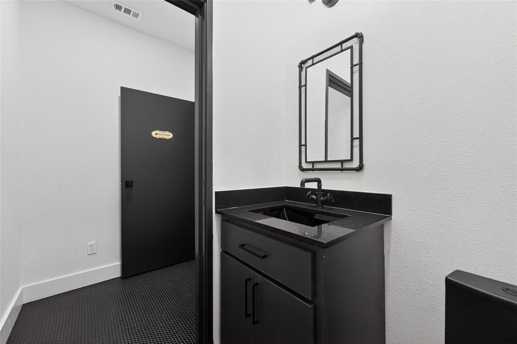 ROYAL LANE HEIGHTS - Commercial Sale