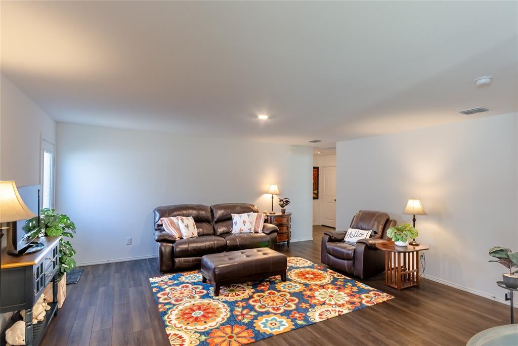 7424 Gray Wolf Lane