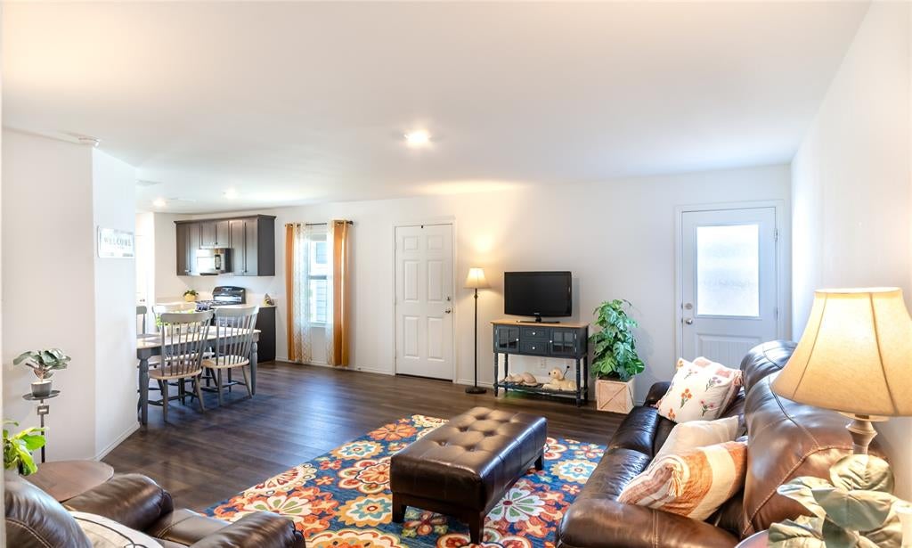 7424 Gray Wolf Lane