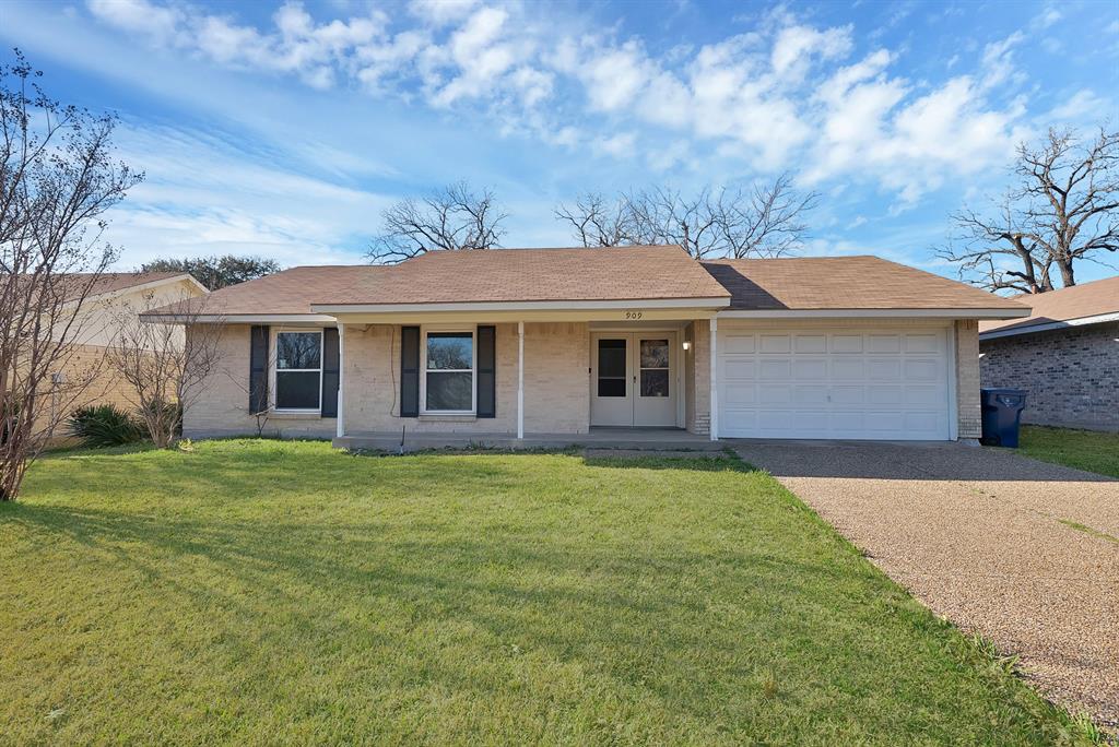 909 Ravencroft Drive